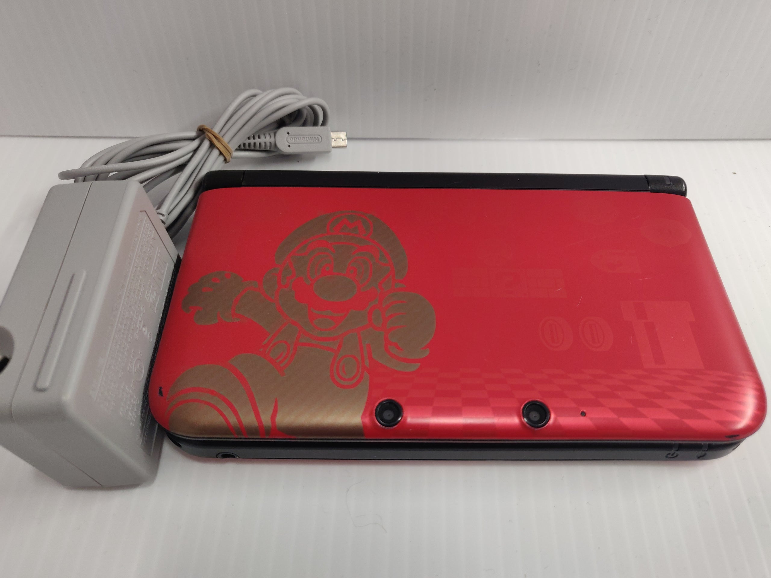 Nintendo 3DS XL Super Mario Bros. authentic 2 in Red